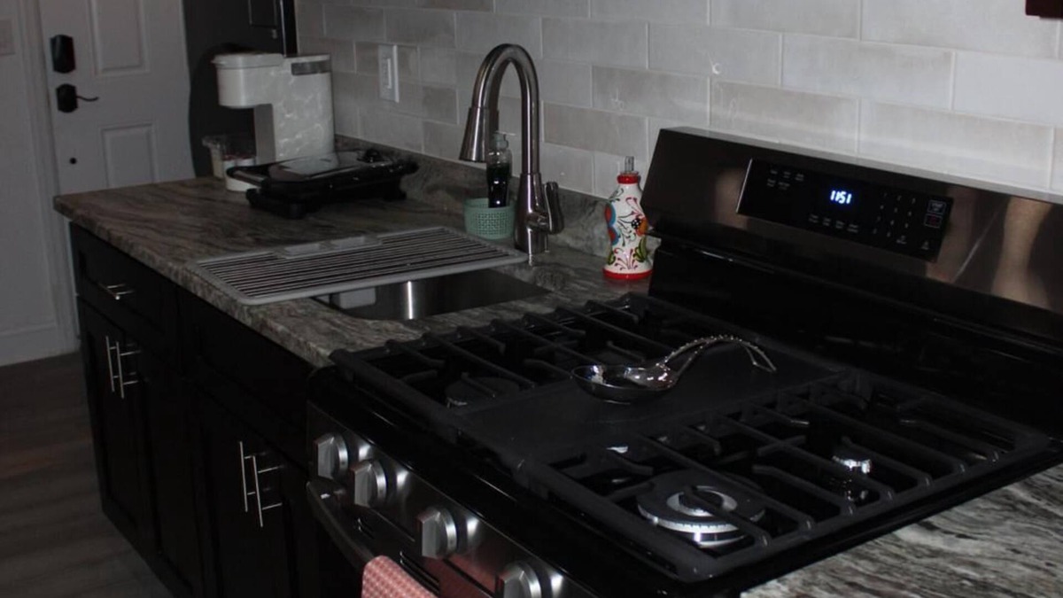 West New York Apartment | Charming 2-bedroom apartment in fabulous West New York with WiFi, AC