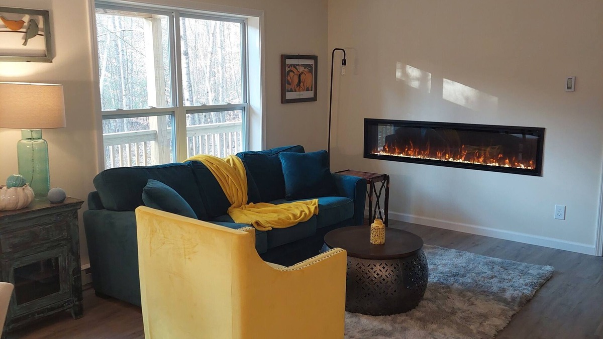 Jay House | Charming 2-bedroom, 2.5 bathroom house with fireplaces in tranquil Jay with WiFi