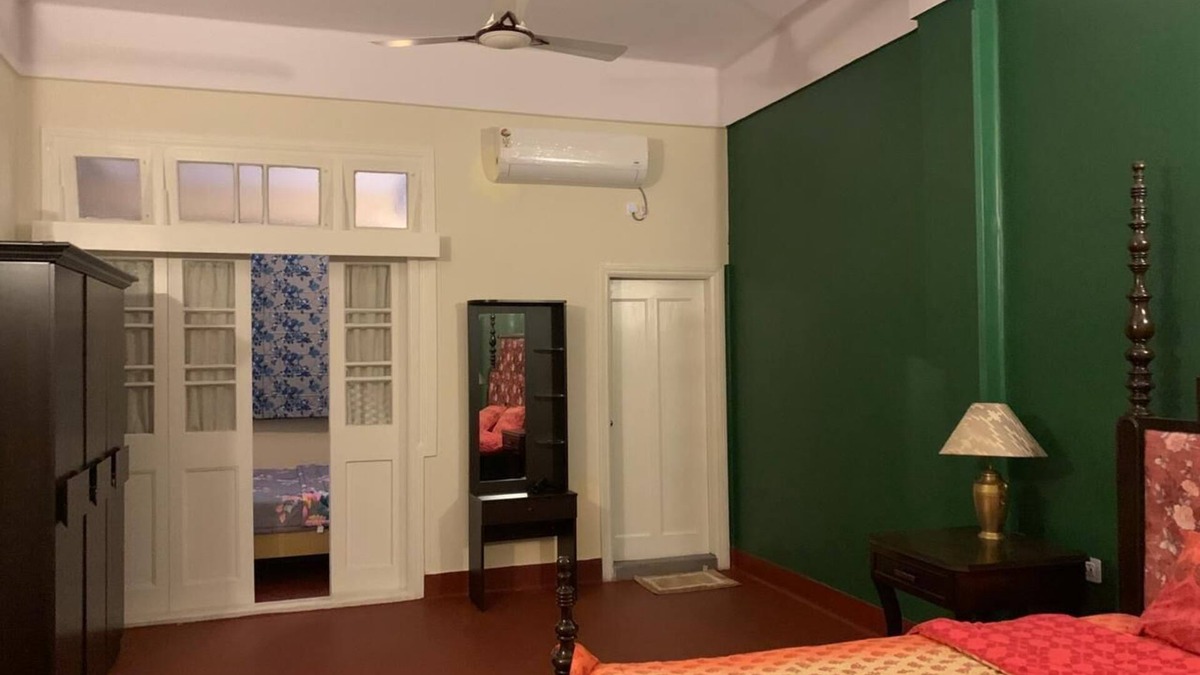 Taltala Apartment | Charming 2-bedroom, 2 bath apartment in Central Kolkata with WiFi, AC, Kitchen
