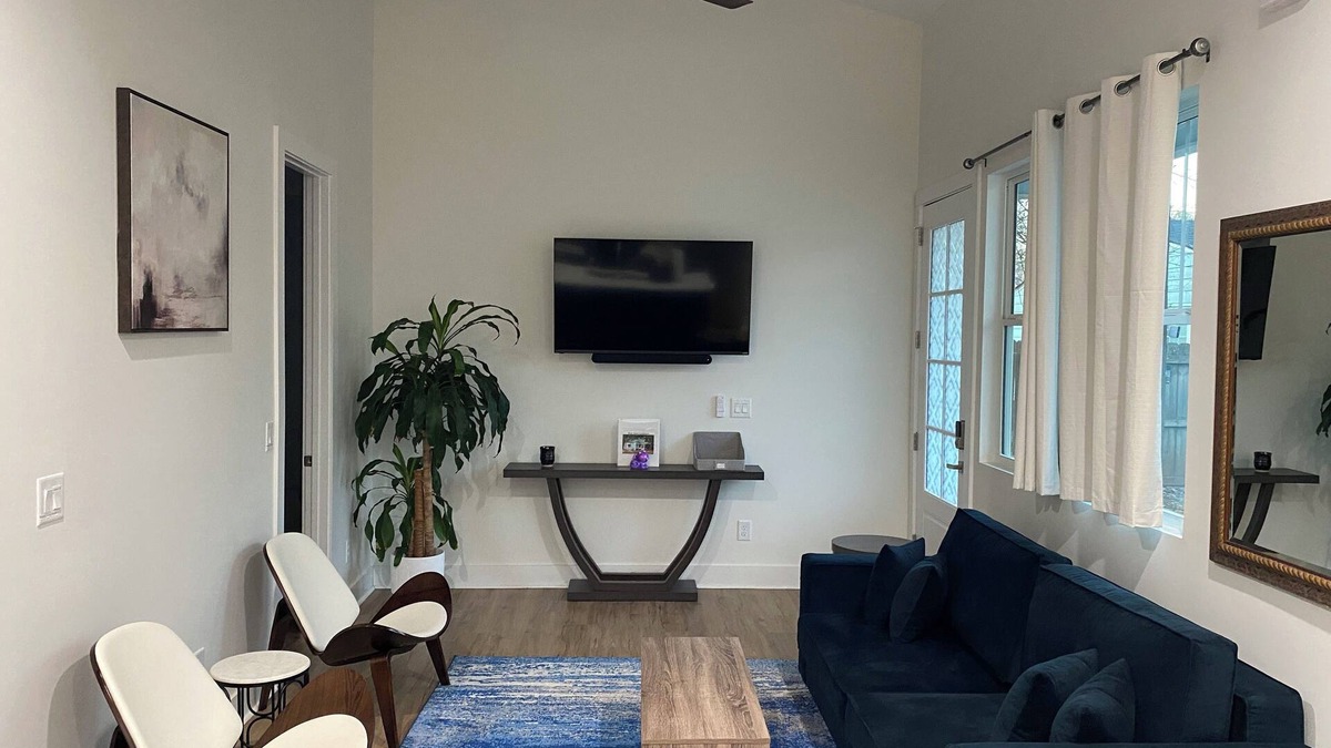 East Side House | Charming 2-bedroom 2-bathroom guesthouse with all the amenities in East Atlanta!