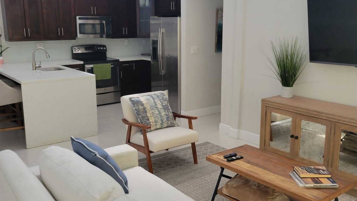 Sunset House | Charming 2-bedroom, 2-bath townhome in the vibrant Dadeland area of Miami.n