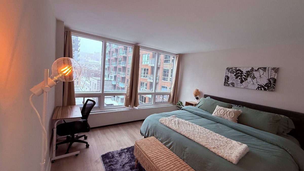 Shaughnessy Village Condo | Charming 2-bedroom 2 floor King Bed Condo in Downtown Montreal