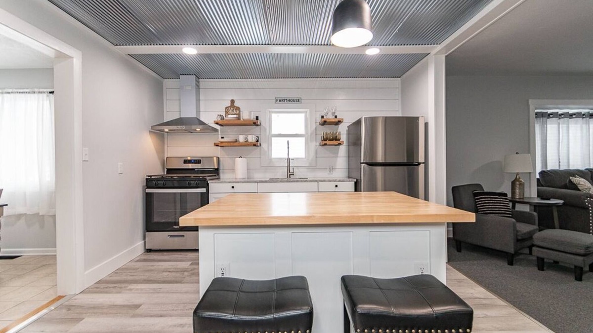 Willoughby House | Charming 2 bedroom, 2 bathroom home.