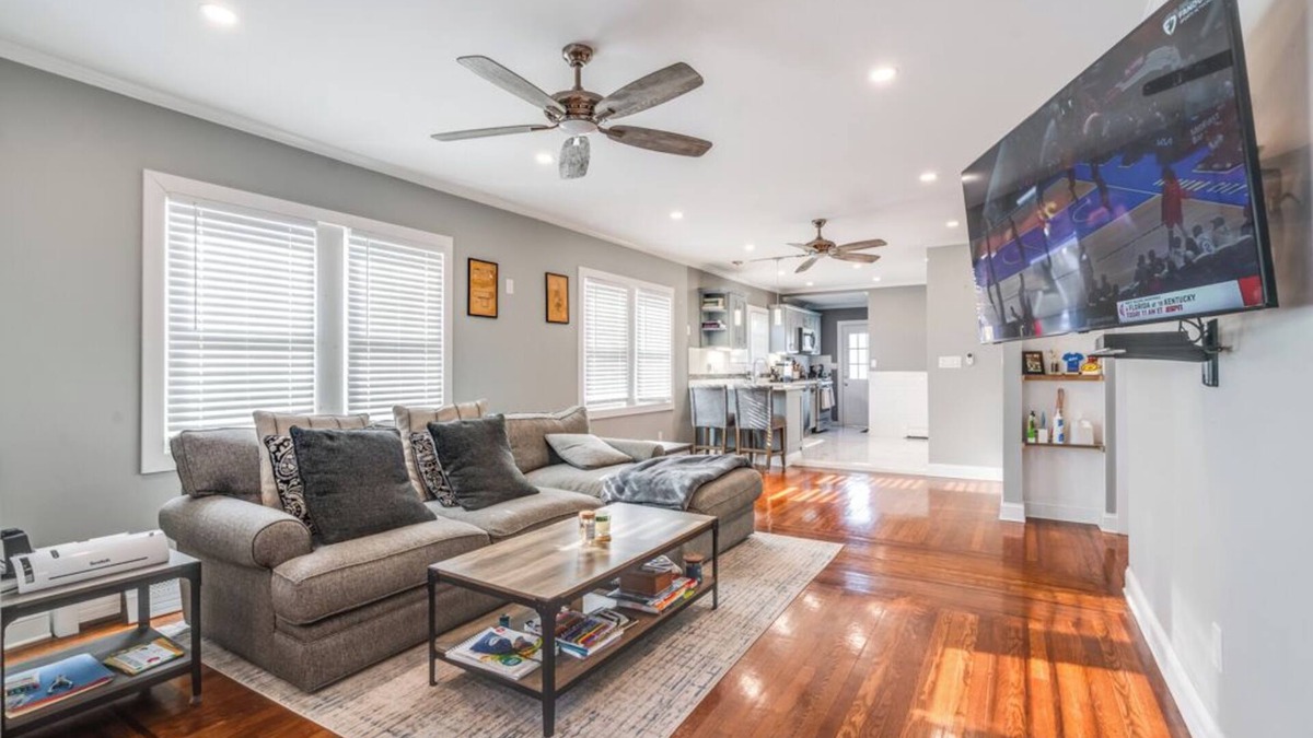East Massapequa Apartment | Charming 2-bedroom apartment with WiFi, AC in lovely Massapequa