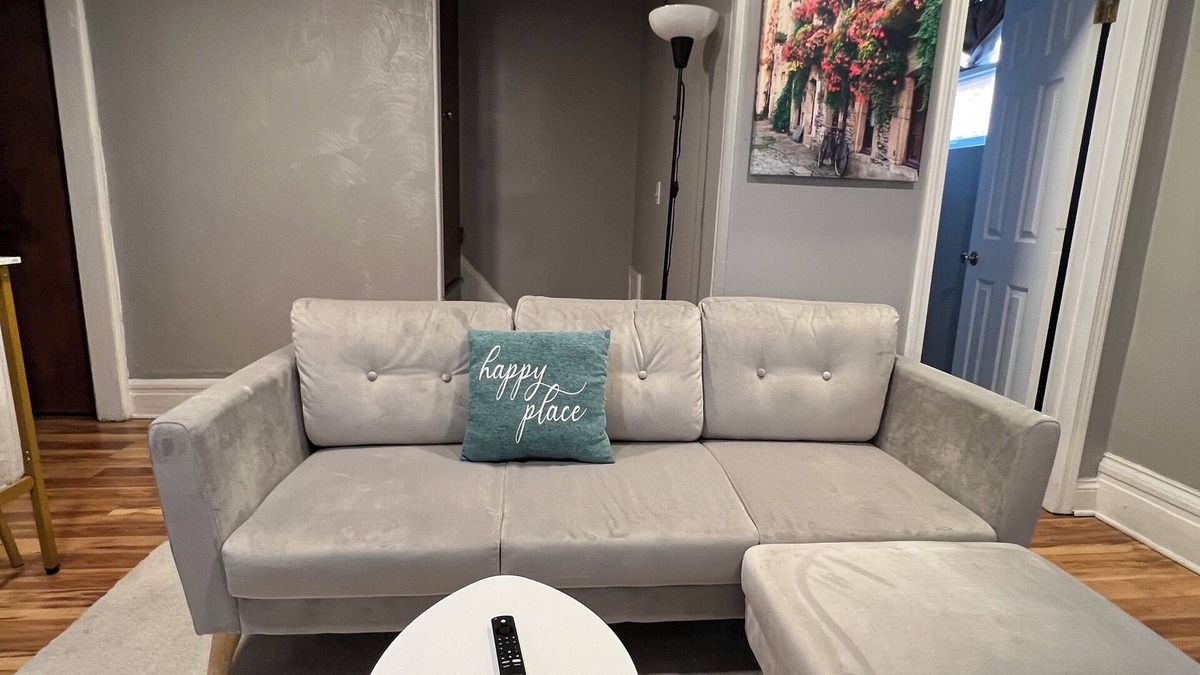 South Side Flats Apartment | Charming 2-bedroom apartment In Pittsburgh, Southside!