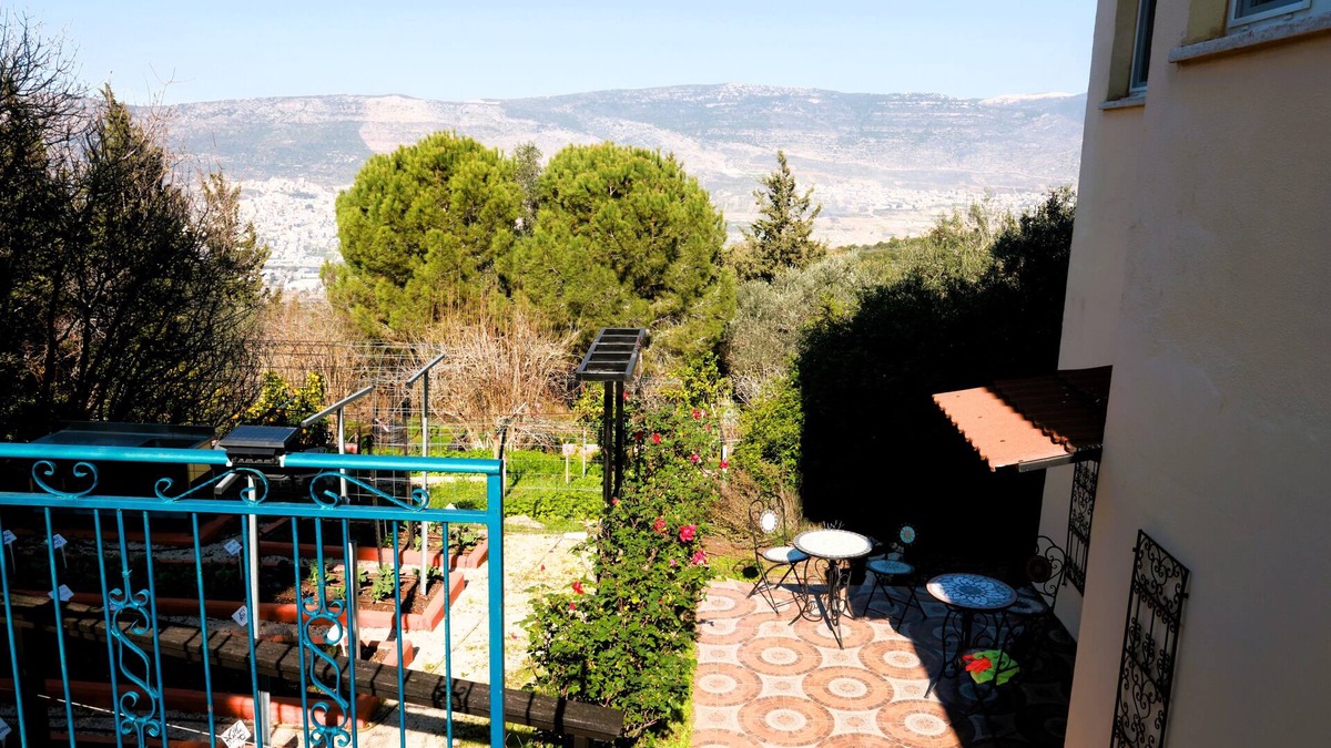 Michmanim Apartment | Charming 2-bedroom apartment with WiFi, AC in quaint Mikhmanim