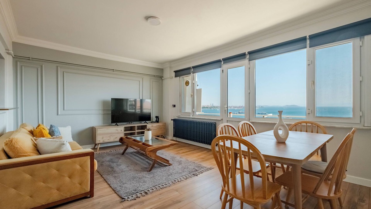 Kabatas Apartment | Charming 2-bedroom apartment with stunning sea view and AC in Istanbul
