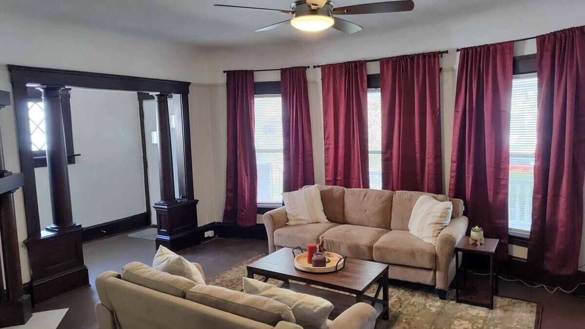 Cleveland Apartment | Charming 2-bedroom apartment with AC; near hospitals and Case Western