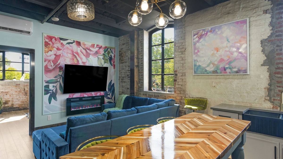 Covington Apartment | Charming 2-bedroom apartment with AC, WiFi in the Heart of Covington Square