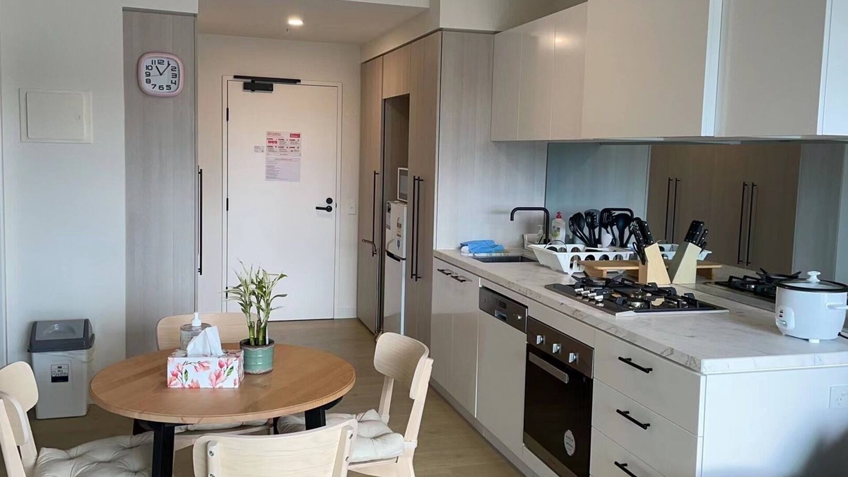 Clayton Apartment | Charming 2-bedroom apartment in brilliant Clayton with AC, WiFi