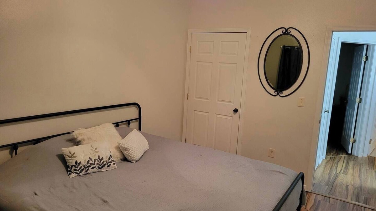 Carthage Apartment | Charming 2-bedroom apartment with WiFi, AC next to Carthage Square and Route 66