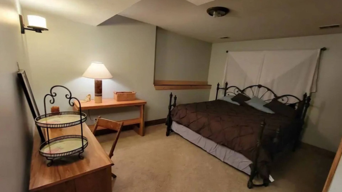 Hastings Apartment | Charming 2-bedroom apartment with outdoor hot tub in rural area, private yard.
