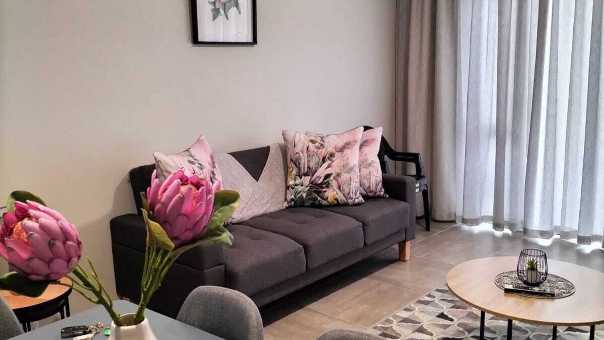 Port Elizabeth Apartment | Charming 2-bedroom apartment with an ocean view in lovely Gqeberha Summerstrand