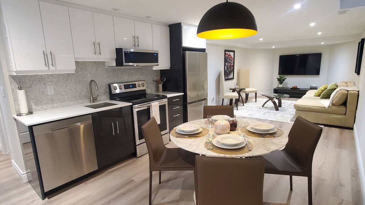 Vaughan Apartment | Charming 2-bedroom apartment with WiFi, AC in fabulous Vaughan