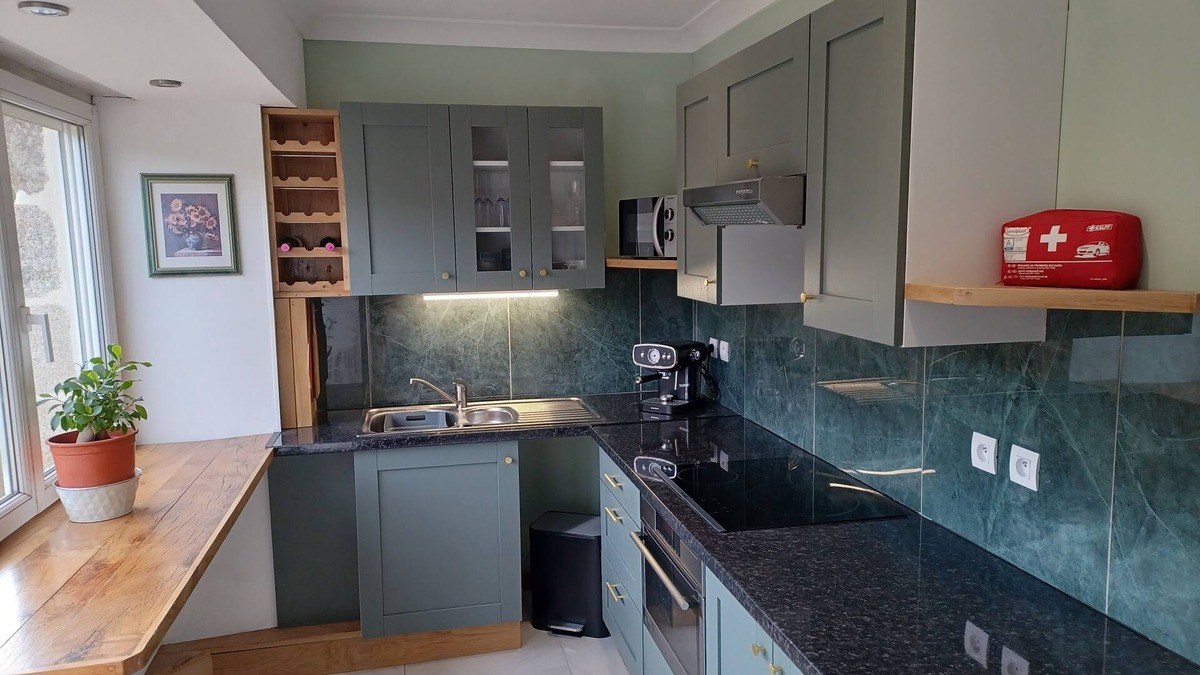 Camors Apartment | Charming 2-bedroom apartment, gardens, WiFi, AC in lovely Camors, Brittany.