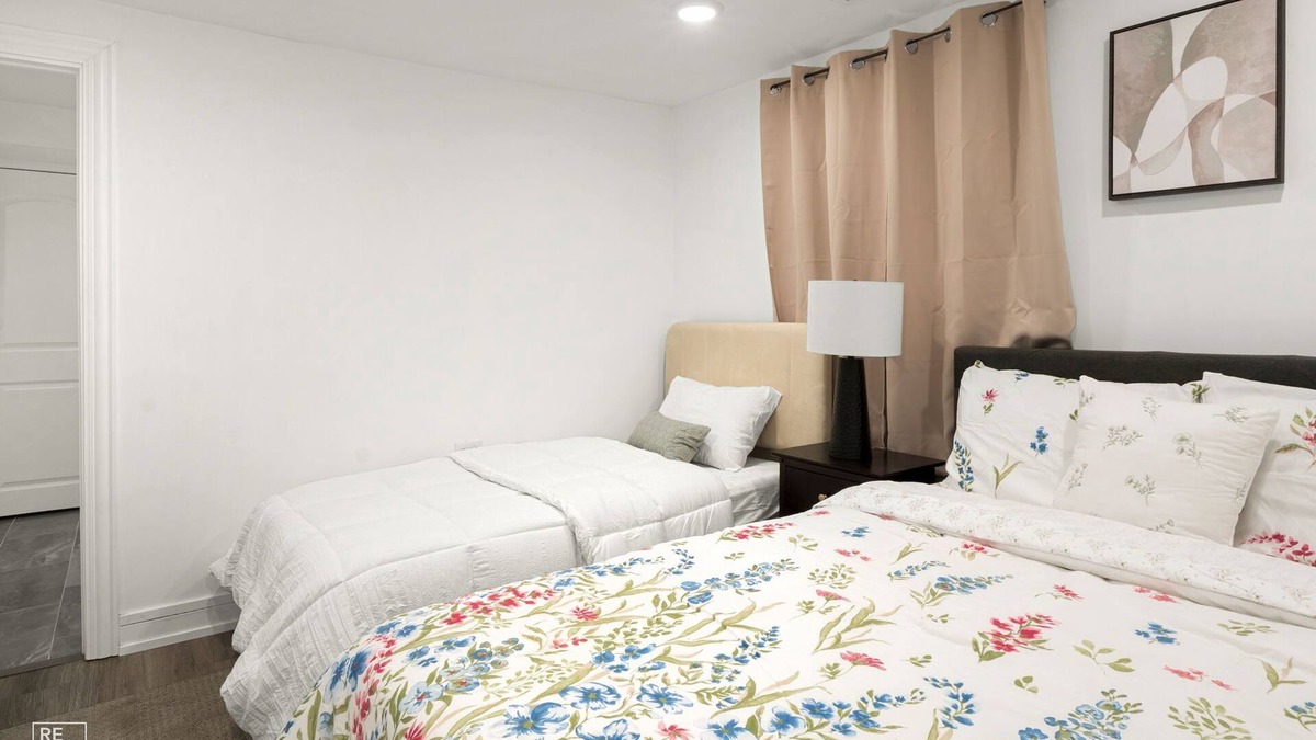 Englewood Apartment | Charming 2-bedroom apartment in fabulous Chicago with WiFi, Game Space