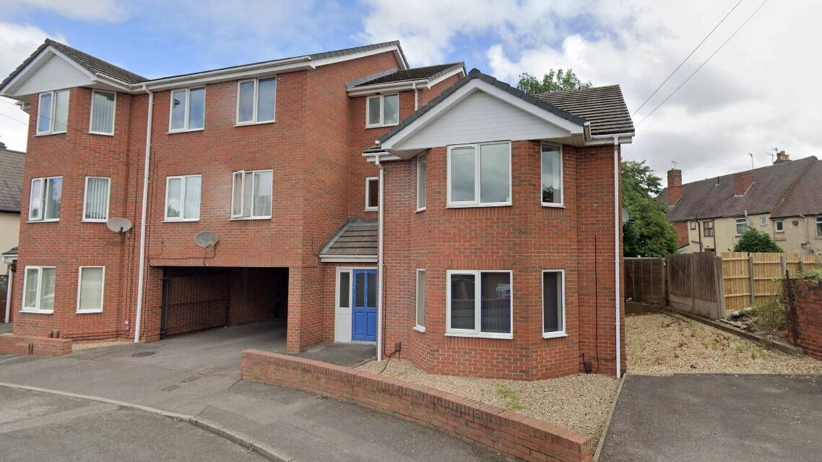 Cradley Apartment | Charming 2-bedroom apartment in the Birmingham/Dudley Area with Private Parking