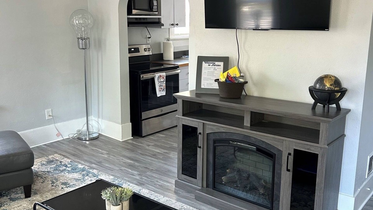 Adrian Apartment | Charming 2-bedroom apartment in Adrian with WiFi access