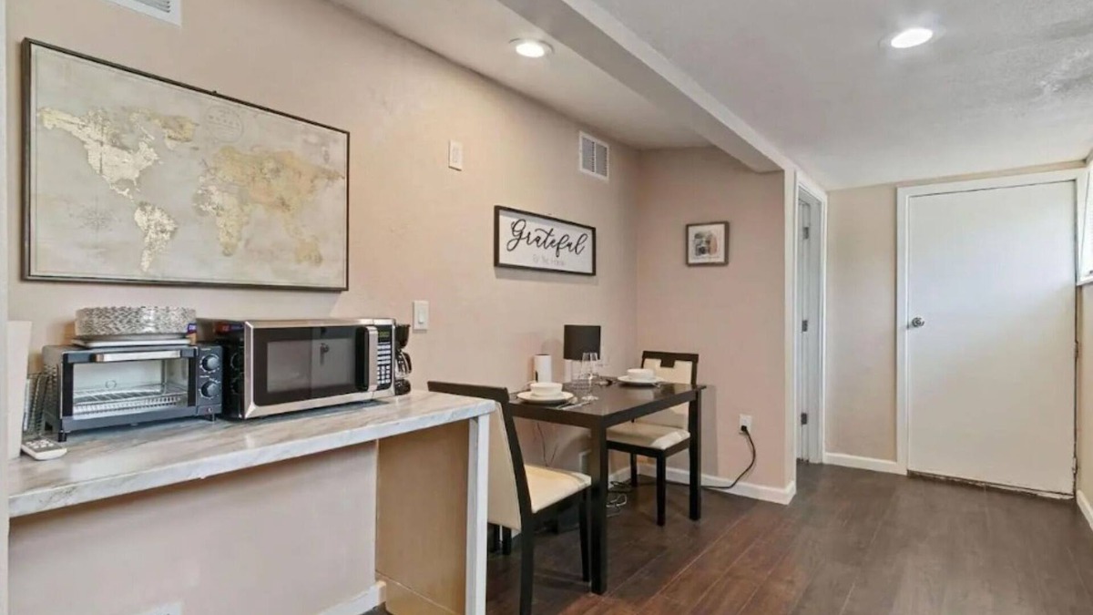 Auburn Apartment | Charming 2-bedroom apartment with WiFi, AC in serene Auburn