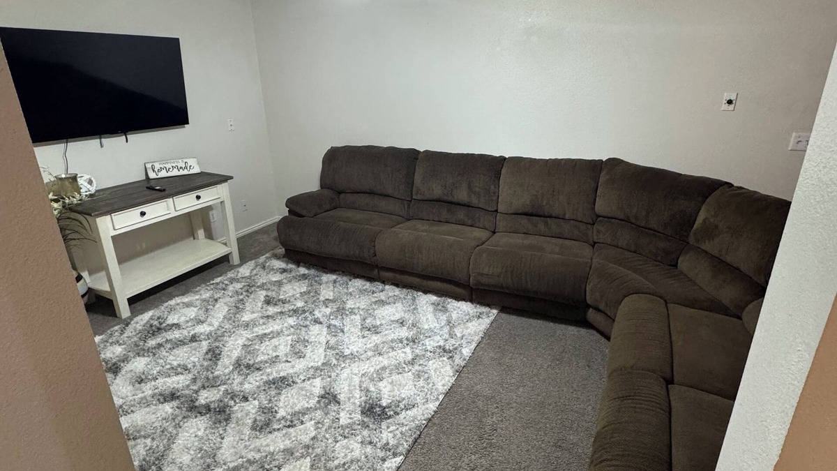Beaver Apartment | Charming 2-bedroom apartment in lovely downtown Beaver with WiFi