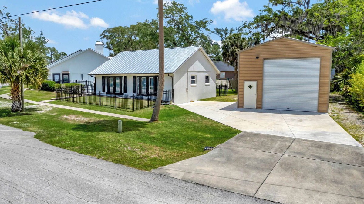 Plantation Estates Apartment | Charming 2-bedroom apartment in lovely DeBary with AC, WiFi