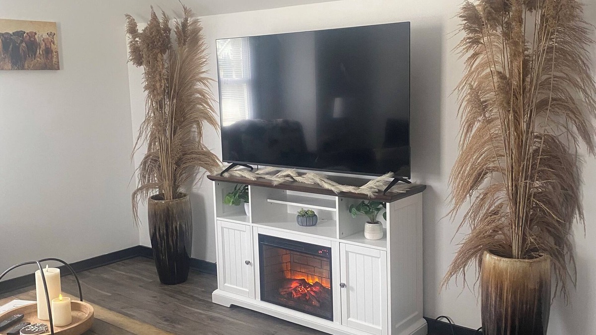 Wabash Apartment | Charming 2-bedroom apartment with WiFi, AC in Wabash.