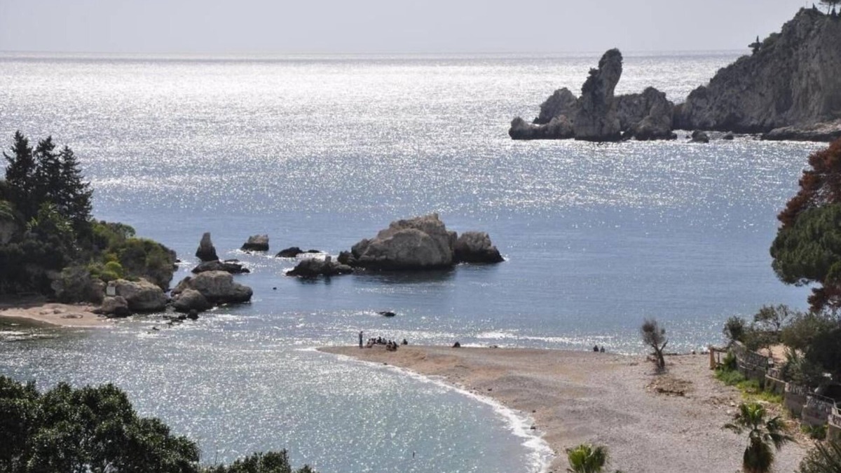 Recanati Apartment | Charming 2-bedroom apartment with WiFi, AC in superb Giardini Naxos - Taormina