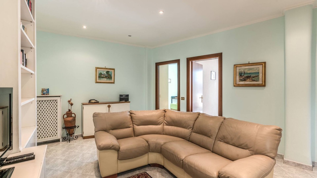 Garbatella Apartment | Charming 2-bedroom apartment with WiFi, AC in amazing Roma