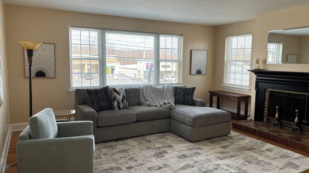 Stonybrook-Wilshire Apartment | Charming 2-bedroom apartment with WiFi and AC in fabulous York