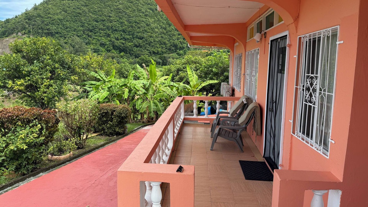 St. George's Bed & Breakfast | Charming 2-bedroom bed & breakfast in fabulous St. George's with AC, WiFi,pets