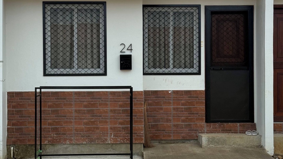 Ormoc House | Charming 2-bedroom bungalow in serene Ormoc City with AC