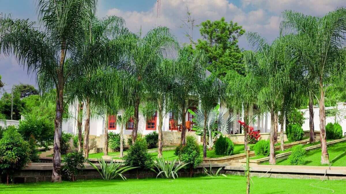 Moshi House | Charming 2-bedroom bungalow in welcoming Kiboriloni with WiFi, AC