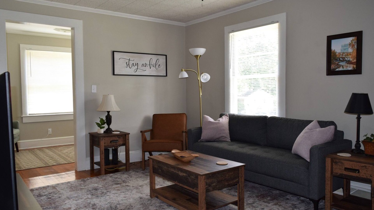 Parker House | Charming 2-bedroom bungalow in lovely Greenville, Downtown