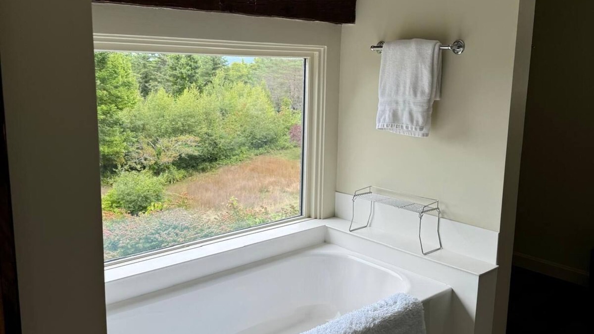 Meadows House | Charming 2-bedroom barn in Northfield with WiFi and AC