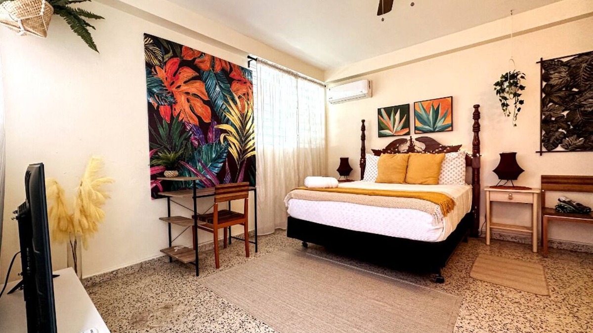 Miramar Apartment | Charming 2 bedroom & balcony- 2A