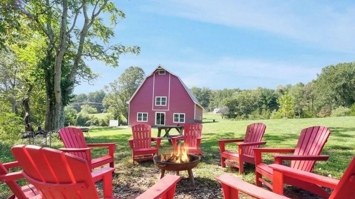 Etlan House | Charming 2-bedroom barn with WiFi, AC in brilliant Etlan, minutes from Old Rag.