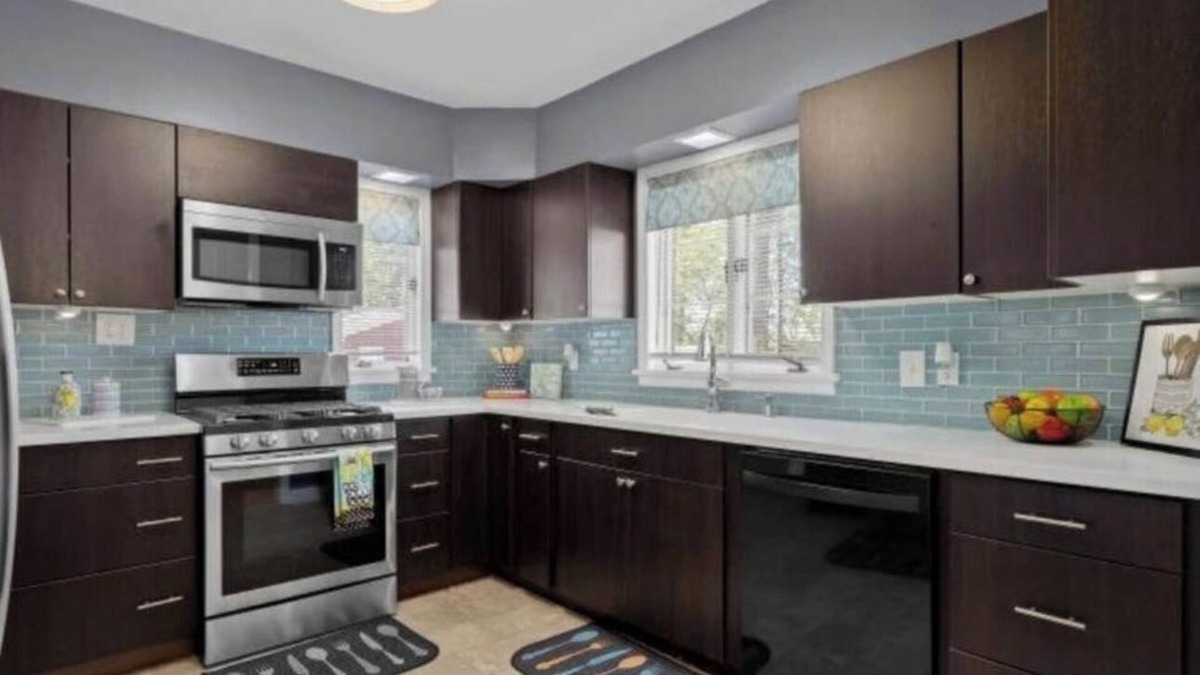 Godfrey House | Charming 2-bedroom Brick Ranch house wooded lot with WiFi in terrific Godfrey
