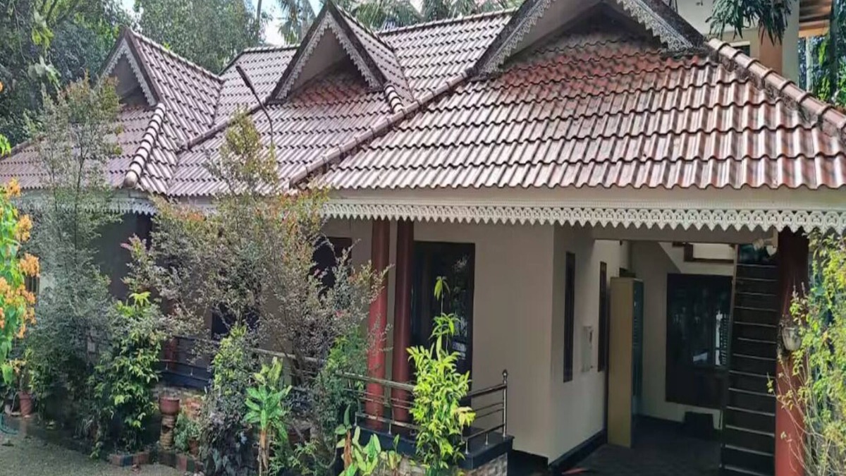 Mavelikara House | Charming 2-bedroom bungalow in Ennakkad with WiFi and AC