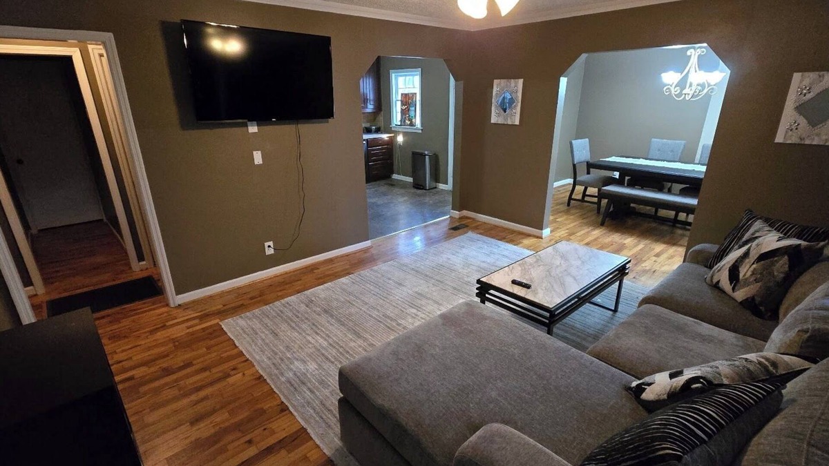 Columbus House | Charming 2-bedroom bungalow with WiFi minutes away from St Francis Hospital
