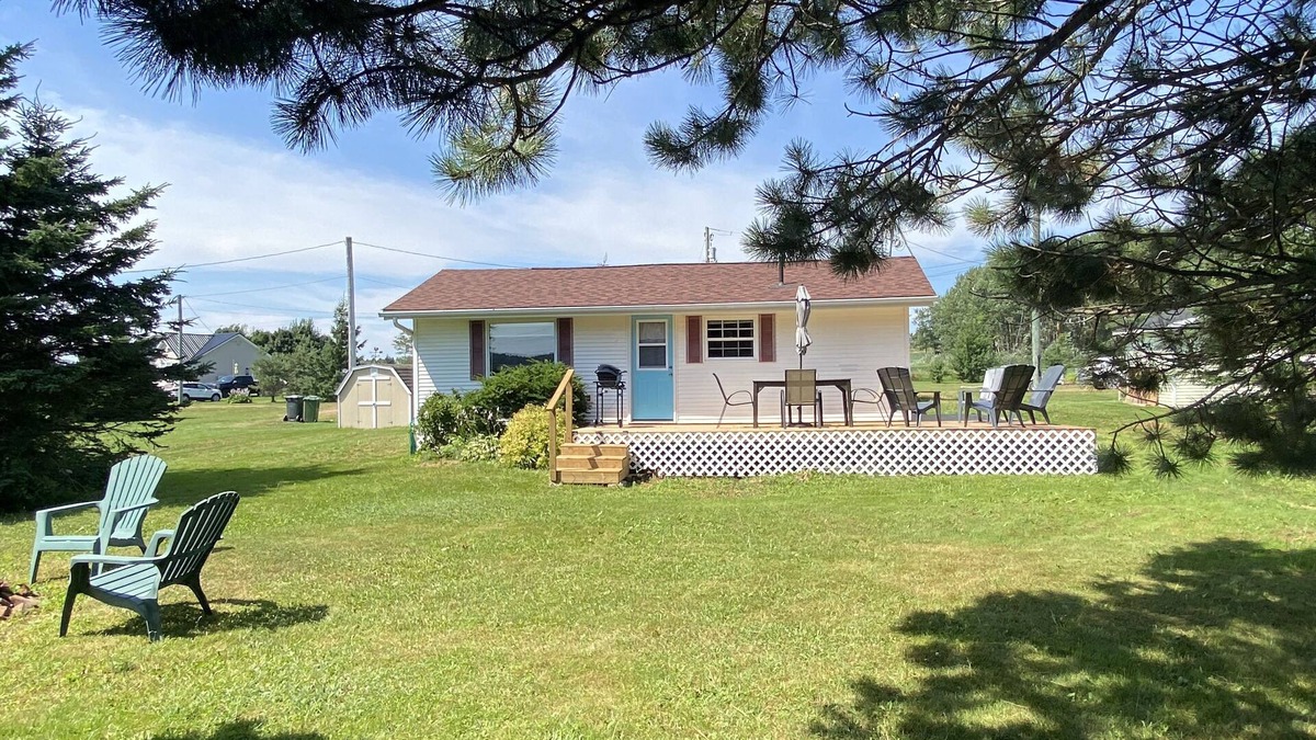 Meadowbank Cottage | Charming 2 bedroom cottage close to all amenities.
