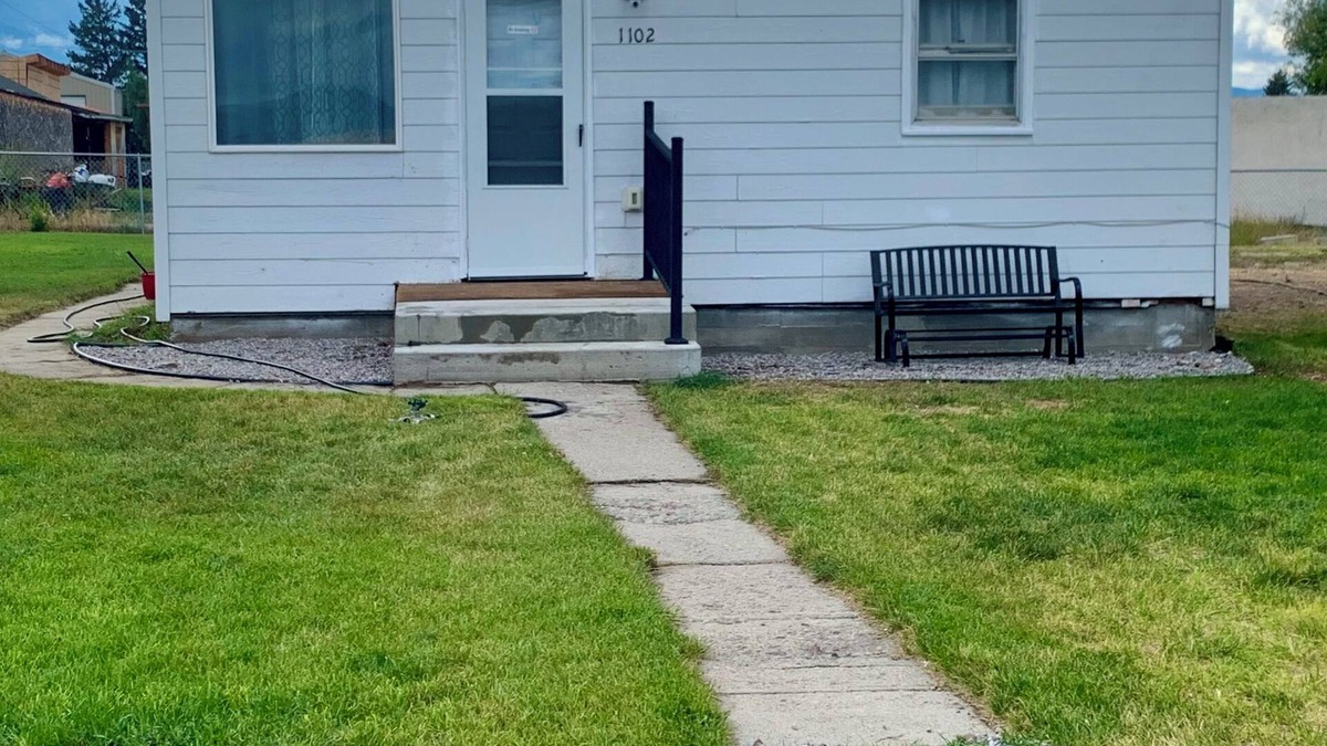 Deer Lodge House | Charming 2-bedroom Cabarett house in Deer Lodge with WiFi, Cable, Heat, AC