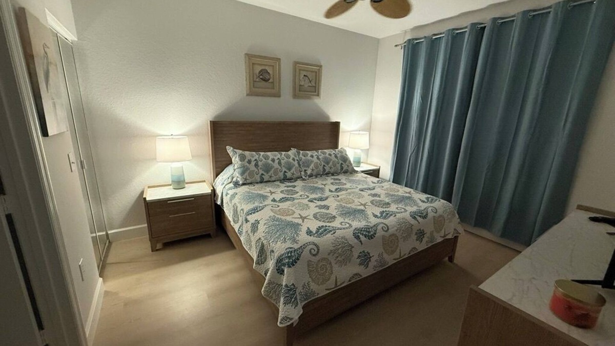 Iona Condo | Charming 2-bedroom condo 10 mins from the Fort Myers beach and Sanibel Island