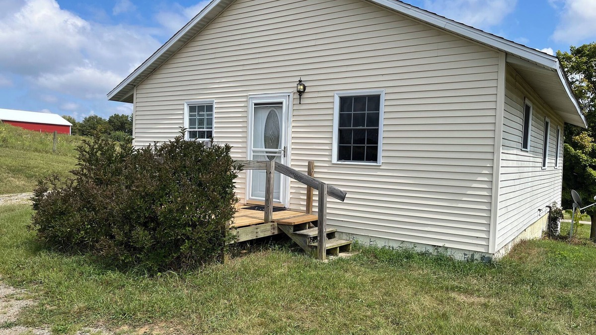 Middlebury Cottage | Charming 2-bedroom cottage with WiFi, AC in peaceful Middlebury