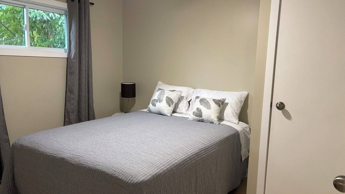 Balm Beach Cottage | Charming 2 bedroom tourist cabin only 5 min walk from sandy shore of Balm Beach.
