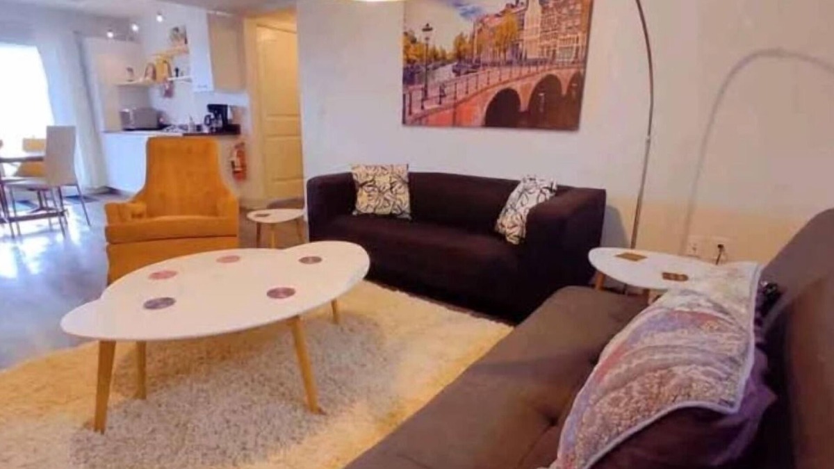 Central Okanagan House | Charming 2-bedroom suite in Lake Country with AC, WiFi.