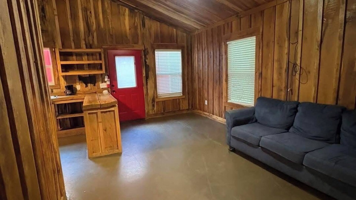 Malakoff Cabin | Charming 2-bedroom cabin in peaceful Malakoff on the lake with AC