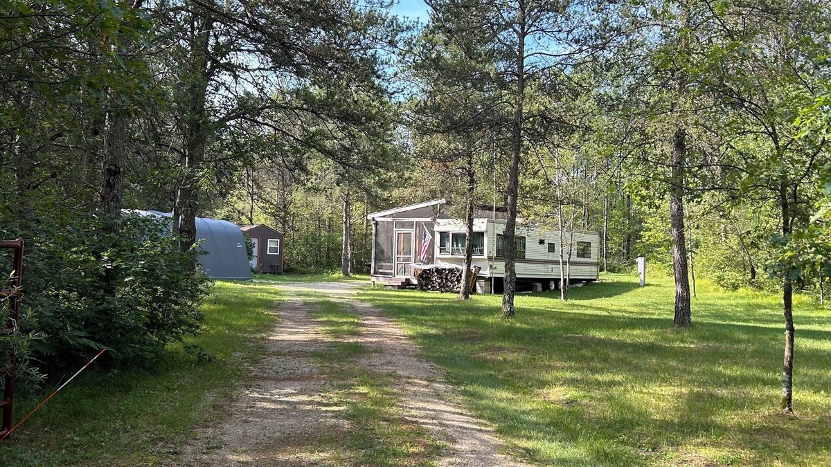 Crivitz Cabin | Charming 2-bedroom cabin with screened in outdoor living space in serene Crivitz