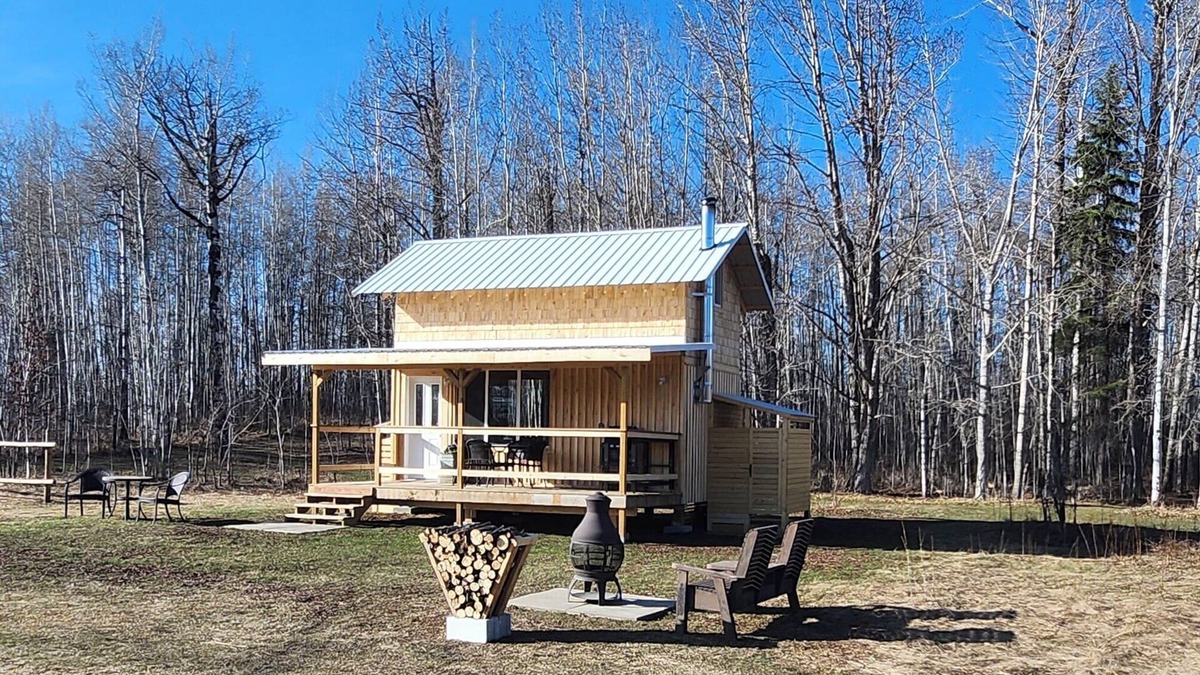 Parkland County Cabin | Charming 2-bedroom cabin in rural Onoway