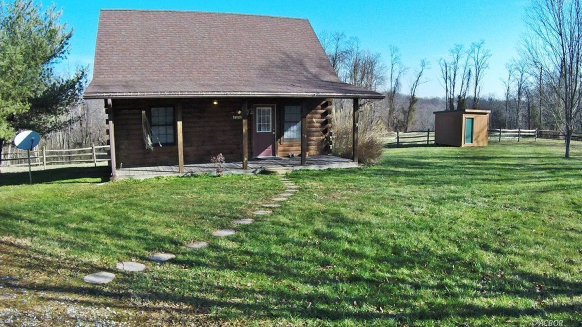 Athens Cabin | Charming 2-bedroom Cabin in Athens