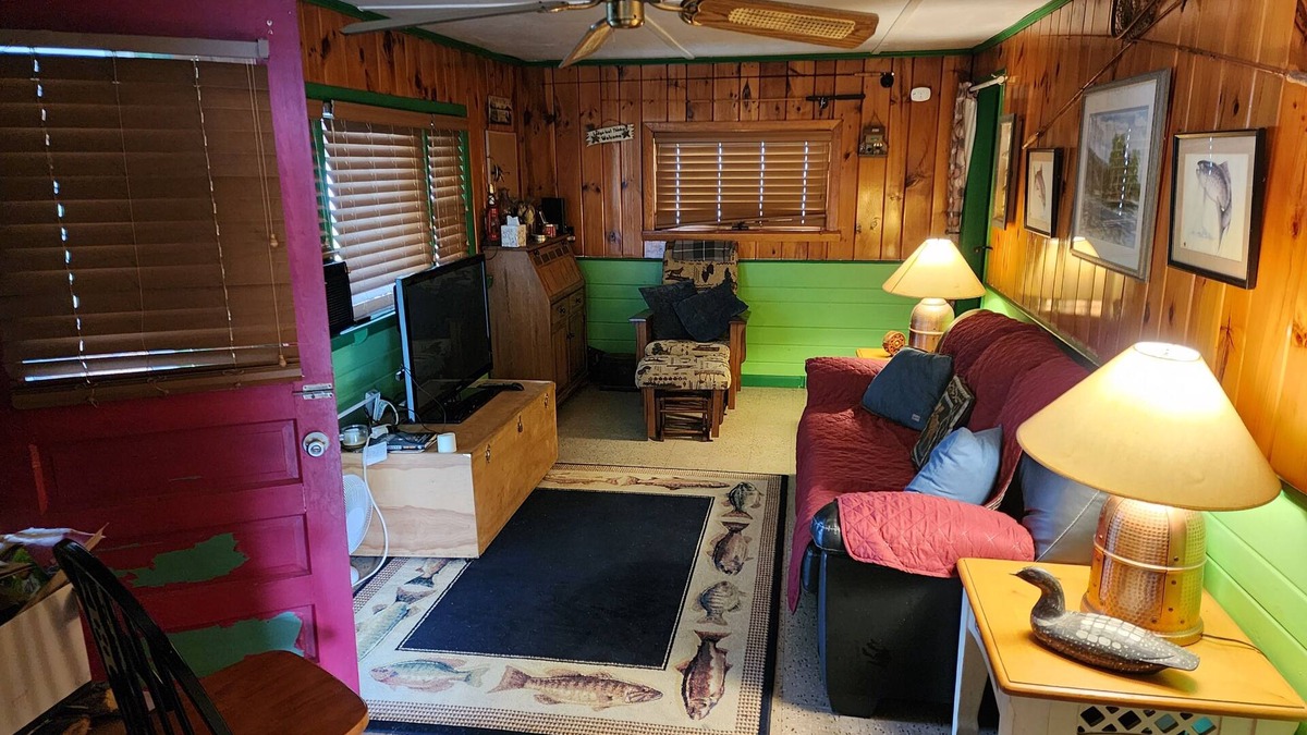 Warren's Gore Cabin | Charming 2-bedroom cabin in fabulous Norton